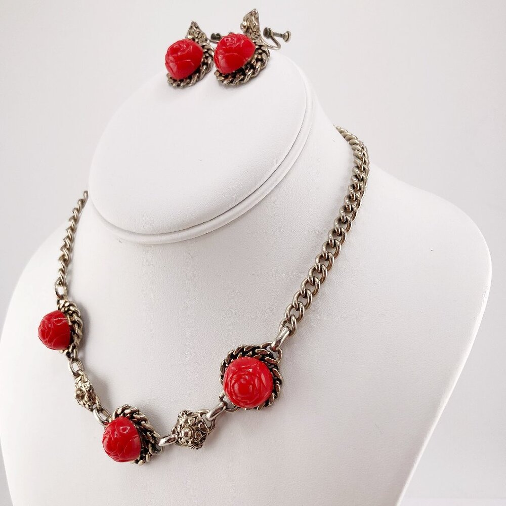 VINTAGE Red plastic rose and silver tone metal choker necklace & earring set - Picture 7 of 15